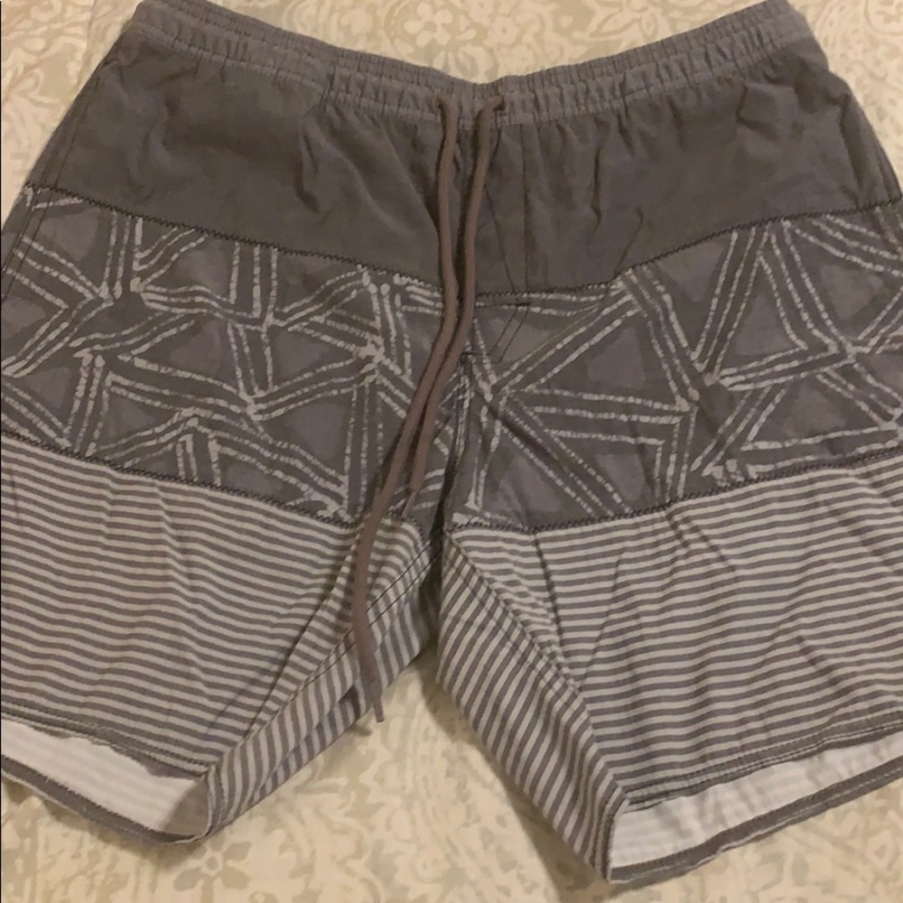 Volcom men's swim trunks XL - Picture 2 of 5